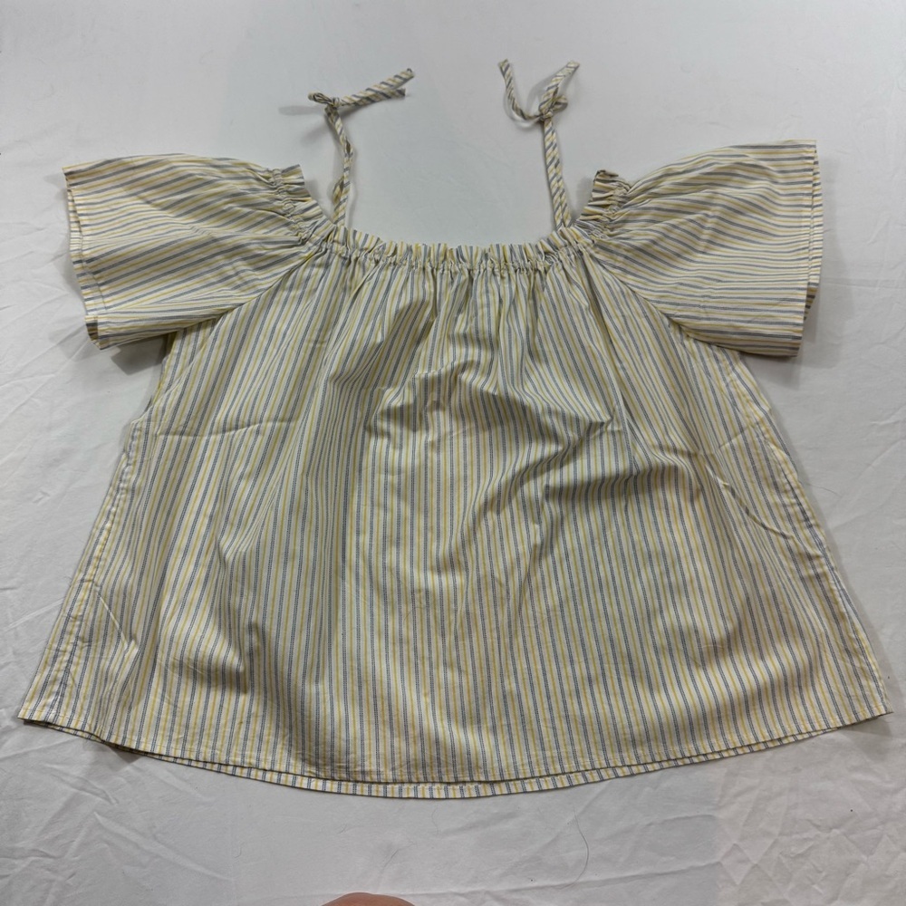 260. Women’s H&M Yellow‎ and Blue Striped Top (M)